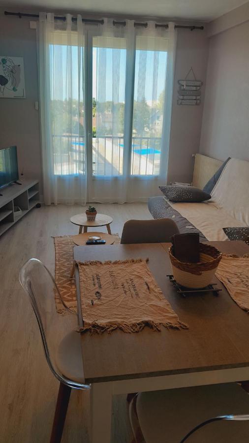 Chateauroux : Bel Appartement Avec Balcon Екстериор снимка